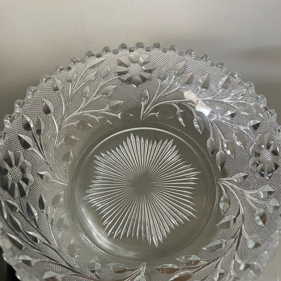 Westmoreland Vintage 10 inch Glass Bowl Leaf and Flower Design Sawtooth Edition - Picture 3 of 5